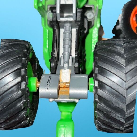 Monster Jam Official Dirt Squad 3-Pack of Monster Trucks 1:64 Scale - Picture 4 of 6